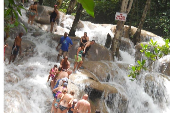 Green Grotto Caves and Dunn's River Falls Day Trip from Montego Bay photo 3