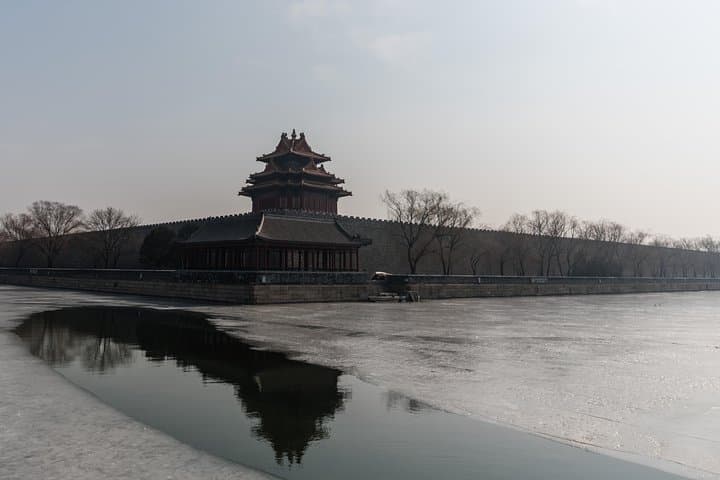 Private Beijing Highlights: Forbidden City, Hutong Walks & Acrobatics Show