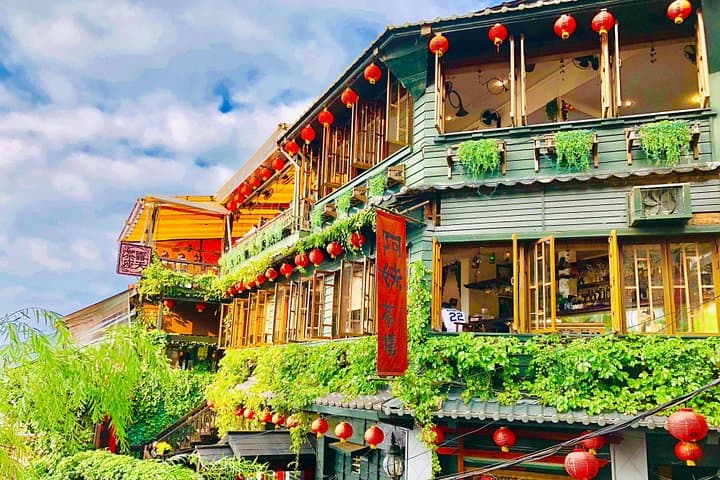 Taipei Private Chartered Day Tour: Yehliu, Jiufen & Pingxi North Coast Highlights photo 1