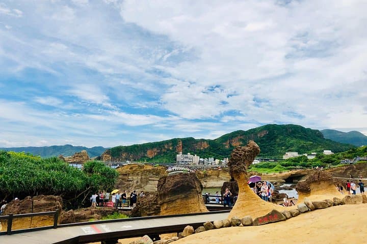Taipei Private Chartered Day Tour: Yehliu, Jiufen & Pingxi North Coast Highlights photo 4