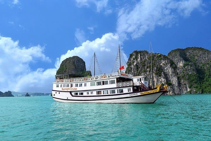 Halong Deluxe Cruise 2D/1N — Surprise Cave, Titop Island & Kayaking Adventure