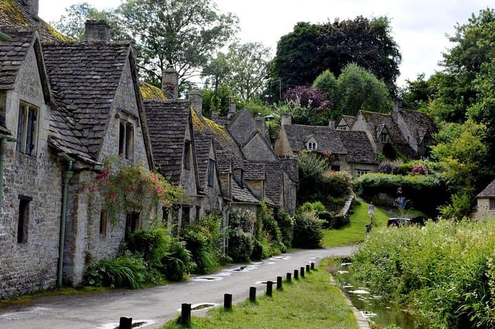 Private Cotswolds Tour from Bath: Castle Combe, Bibury & Bourton Highlights photo 2