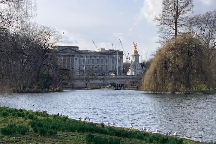 Kid-Friendly Westminster Abbey Private Tour — Family Sightseeing Walk in London photo 2