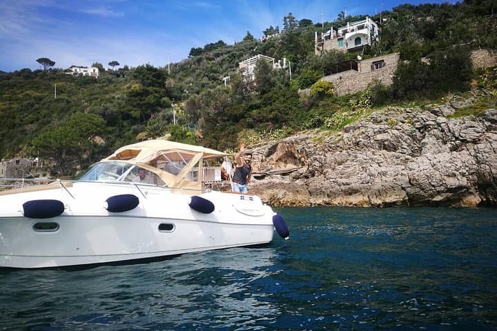 Private Jeanneau Leader Boat Tour of the Amalfi Coast and Capri