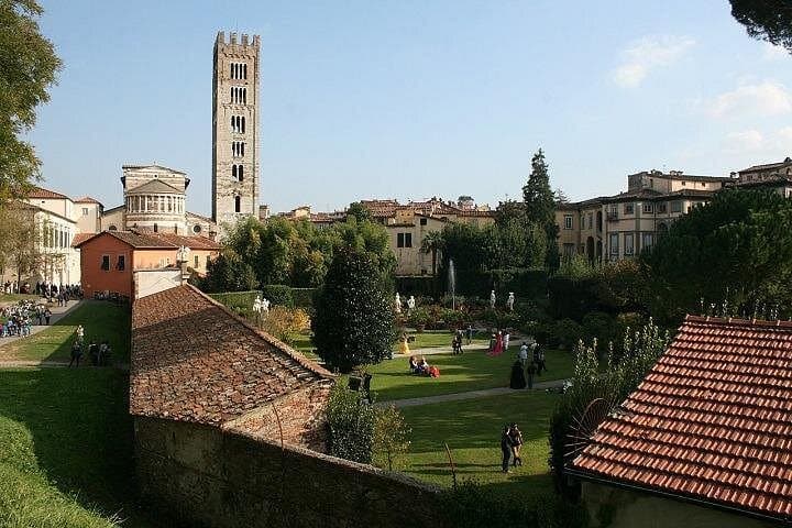 Half-Day Guided Bike Tour of Lucca — Ride the Renaissance Walls photo 3