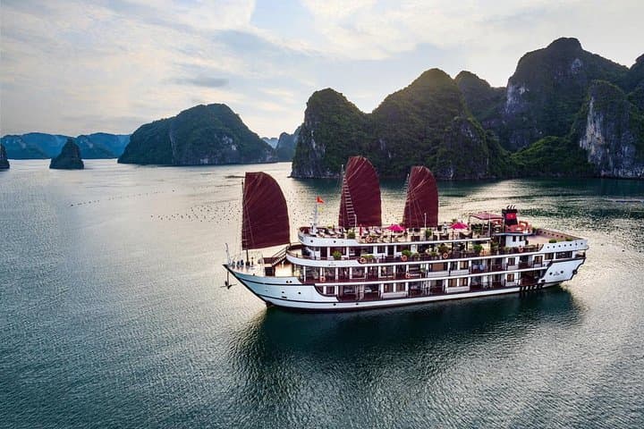 Alisa Luxury Overnight Cruise in Halong & Lan Ha Bay — Kayak, Ti Top & Pearl Farm