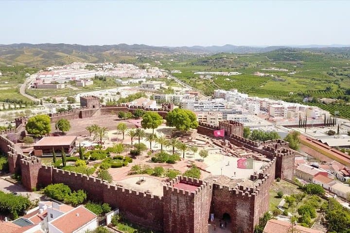 Explore Silves Castle and Old Town: Private Tour with Chapel of Bones Stop