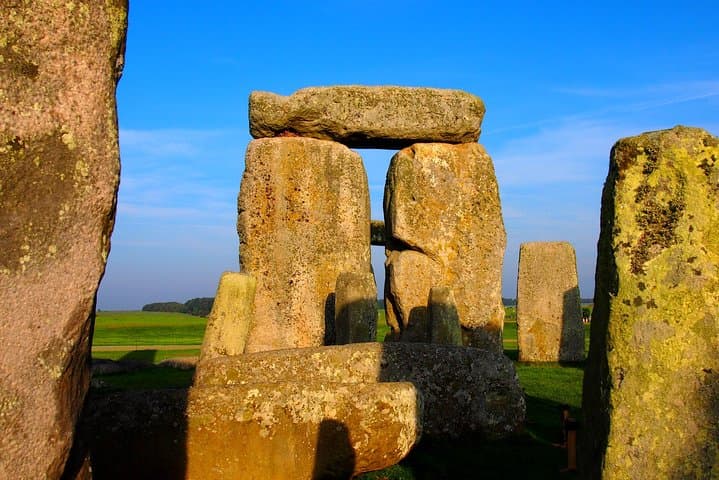 Stonehenge & Windsor Castle Day Tour from London: Historic Monuments in One Day