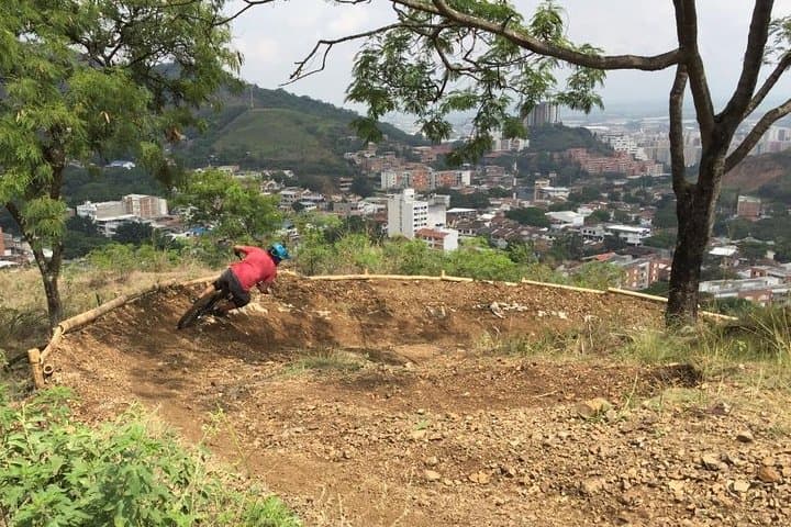 Cali Bikepark Ride: Downhill Trails & Jumps Above Cali, Colombia photo 2