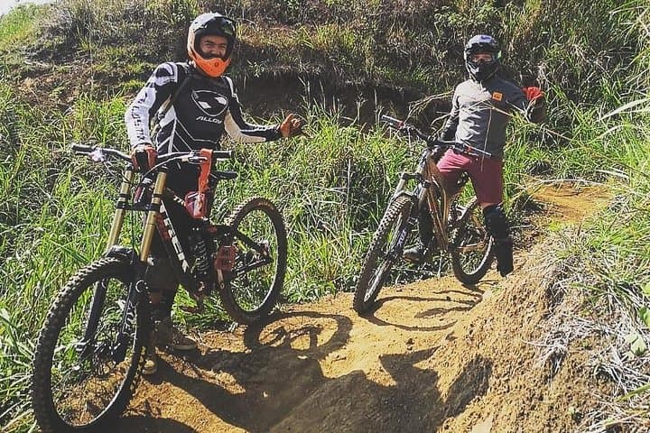 Cali Bikepark Ride: Downhill Trails & Jumps Above Cali, Colombia photo 4