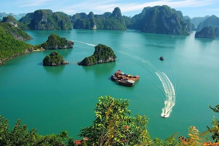 Halong Bay Luxury One-Day Cruise: Titov Island, Caves & Kayaking photo 3