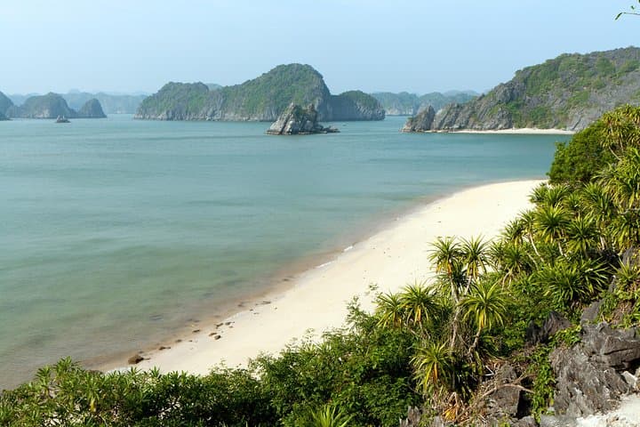 Halong Bay Luxury One-Day Cruise: Titov Island, Caves & Kayaking photo 2