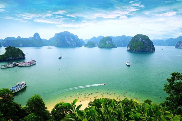 Halong Bay Luxury One-Day Cruise: Titov Island, Caves & Kayaking photo 4