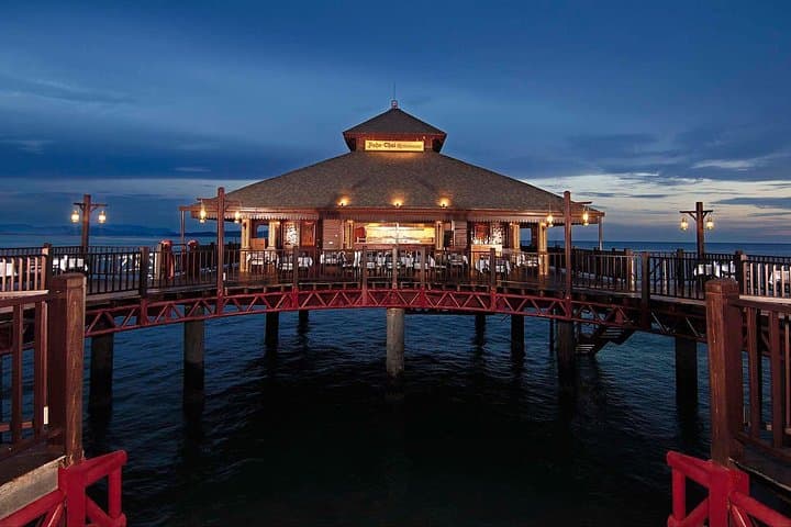 Langkawi SkyBridge Cable Car Tour with 5-Star Buffet Lunch: Skybridge & Eagle Square Guide photo 3