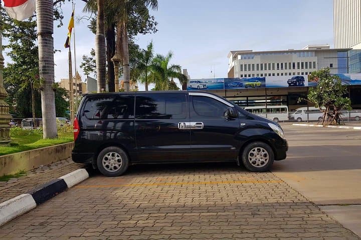 Private Transfer Siem Reap to Phnom Penh — Door-to-Door AC Shuttle with Stops
