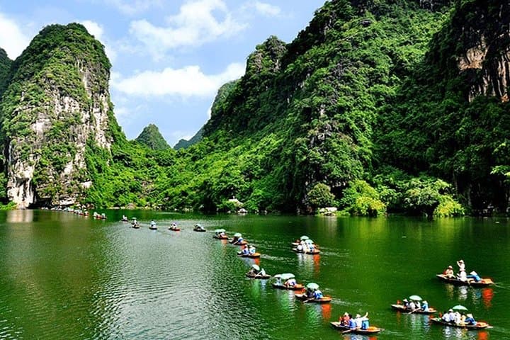 Bai Dinh, Trang An & Mua Cave: Full-Day Boat, Pagoda and Summit Hike from Hanoi