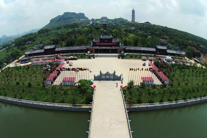 Bai Dinh, Trang An & Mua Cave: Full-Day Boat, Pagoda and Summit Hike from Hanoi photo 4