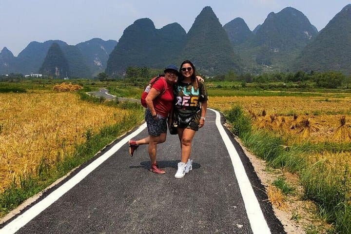 Li River Day Trip: Luxury Li Cruise, Yangshuo West Street & Yulong River Hike photo 1