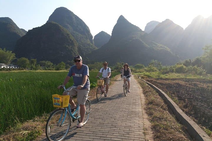 Li River VIP Cruise & Yangshuo Countryside Cycling — Full-Day Luxury Tour