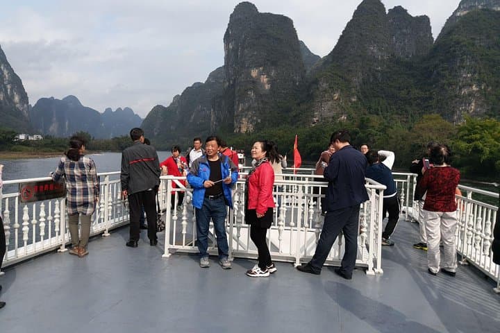 Li River VIP Cruise & Yangshuo Countryside Cycling — Full-Day Luxury Tour photo 2