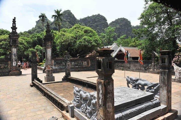 Ninh Binh Day Tour: Hoa Lu, Mua Cave & Tam Coc Rowing Boat photo 3