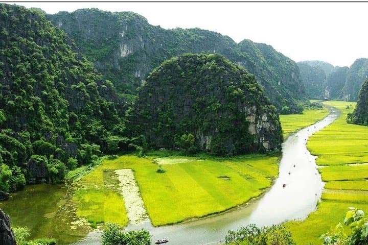 Ninh Binh Day Tour: Hoa Lu, Mua Cave & Tam Coc Rowing Boat photo 6
