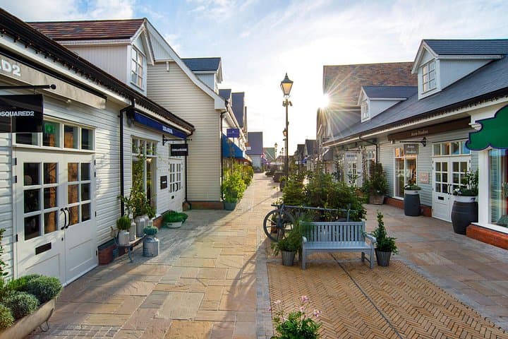 Bicester Village Private Outlet Tour from London — Full-Day Designer Shopping Experience photo 3