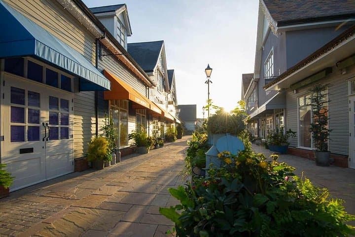 Bicester Village Private Outlet Tour from London — Full-Day Designer Shopping Experience photo 4
