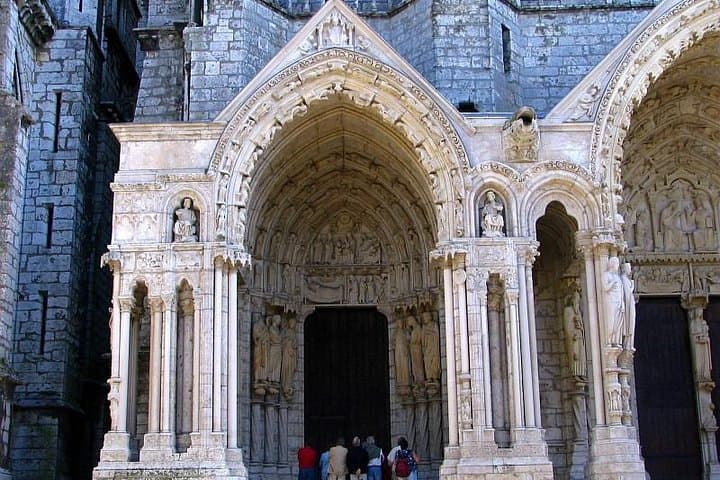Chartres and Versailles Private Full‑Day Tour from Paris — Cathedral, Palace & Gardens photo 4