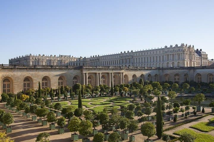 Chartres and Versailles Private Full‑Day Tour from Paris — Cathedral, Palace & Gardens photo 3