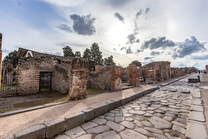 Explore Naples with a Local: Mount Vesuvius Views & Street Food Walk photo 2