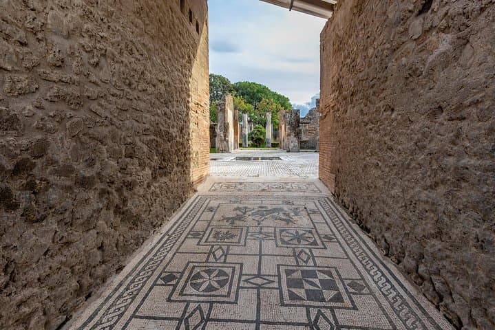 Explore Naples with a Local: Mount Vesuvius Views & Street Food Walk