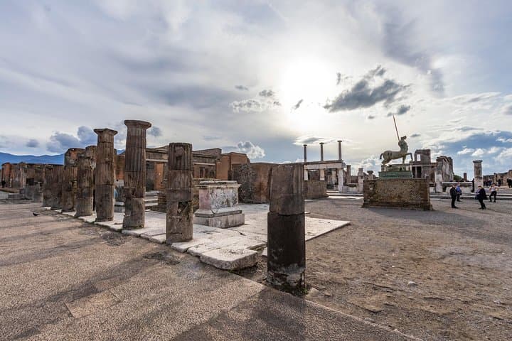Explore Naples with a Local: Mount Vesuvius Views & Street Food Walk photo 3