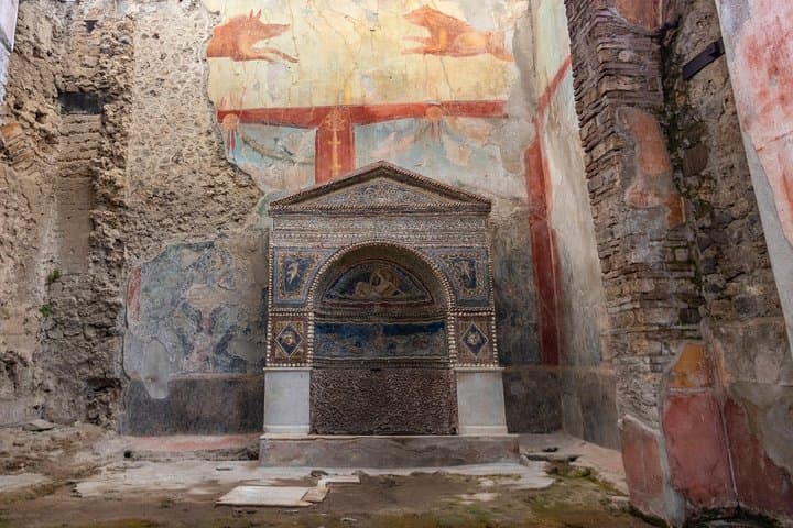 Explore Naples with a Local: Mount Vesuvius Views & Street Food Walk photo 5