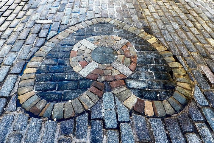 Edinburgh Old Town Stories Walking Tour: Royal Mile History & Hidden Gems photo 3