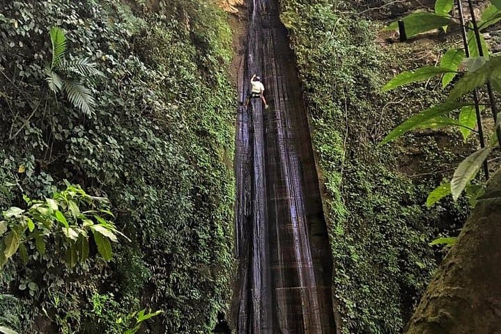 45-Meter Waterfall Rappel Near Antigua — Guided Descent and Safety Tips photo 4