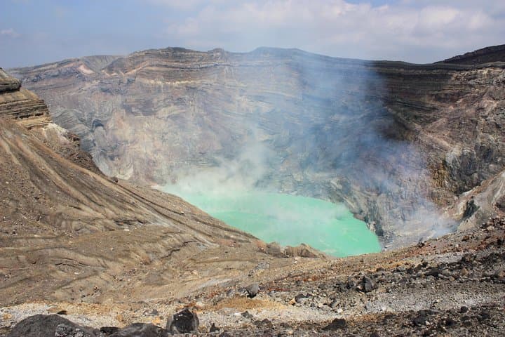 Private Day Minibus Tour: Mt Aso Crater and Kumamoto Castle from Fukuoka