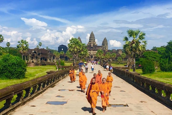 Discover Cambodia: 8-Day Private Tour from Siem Reap to Phnom Penh photo 2
