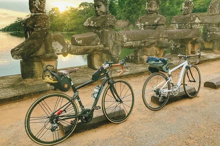 Angkor Wat & Bayon Smiling Temple Bike Tour — Siem Reap Cycling Guide photo 3