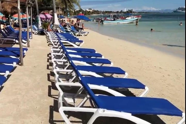 Los Arrecifes Beach Club Day Pass — Mahahual (Costa Maya) Beach Facilities