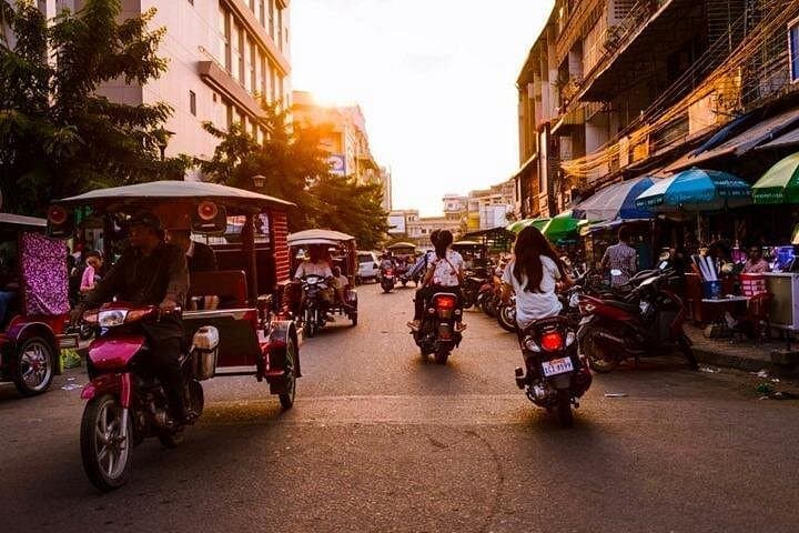 Phnom Penh Morning Markets & Street Art: A 4-Hour Urban Breakfast Walk photo 2