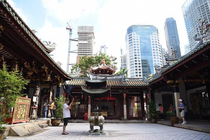 Private Singapore Walking Tour — Chinatown, Little India & Civic District Highlights photo 2