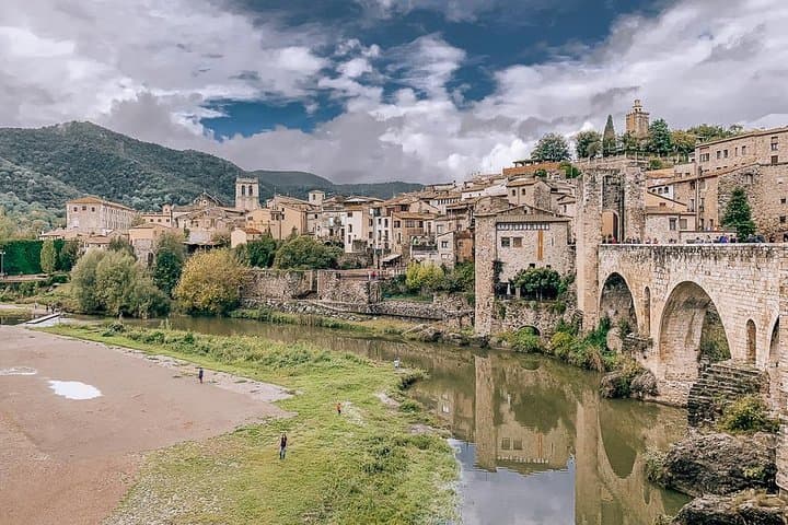 Hidden Gems of Girona: Small-Group Walking Tour of Medieval Streets