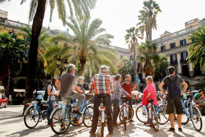 Barcelona Bike Tour: From Gothic Quarter to Modernisme Masterpieces