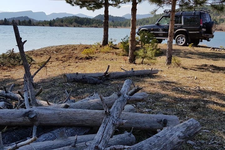 4x4 Safari in Përmet: Hotova Forest, Benja Baths & Leusë Village Day Tour
