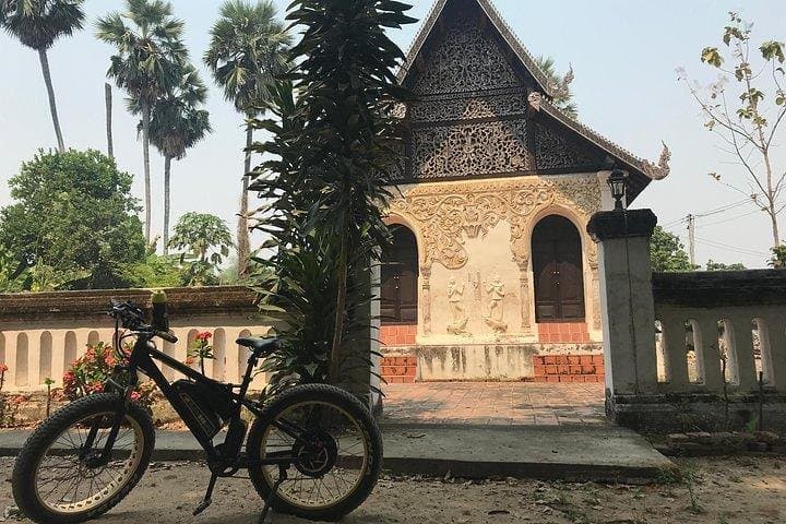 Full-day E-bike Adventure from Chiang Mai: Ping River, Temples & Nam Phrae photo 6