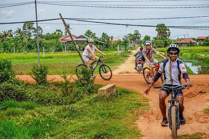Cycle to Kompong Phluk: Siem Reap Countryside & Tonlé Sap Sunset Cruise photo 6