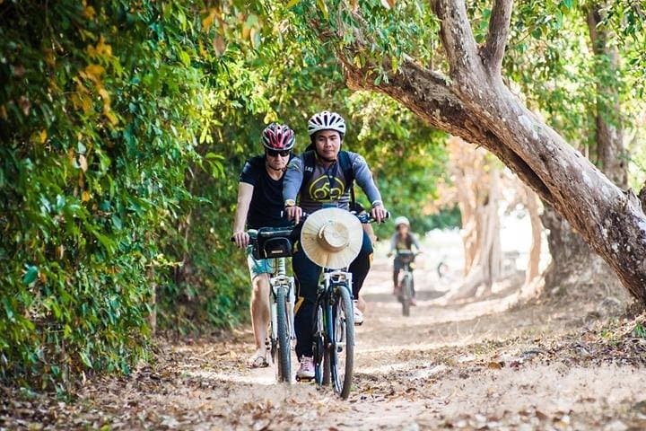 Cycling Angkor Wat & Bayon: Smiling Temple Bike Tour in Siem Reap