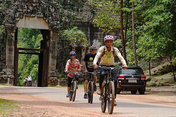 Cycling Angkor Wat & Bayon: Smiling Temple Bike Tour in Siem Reap photo 6