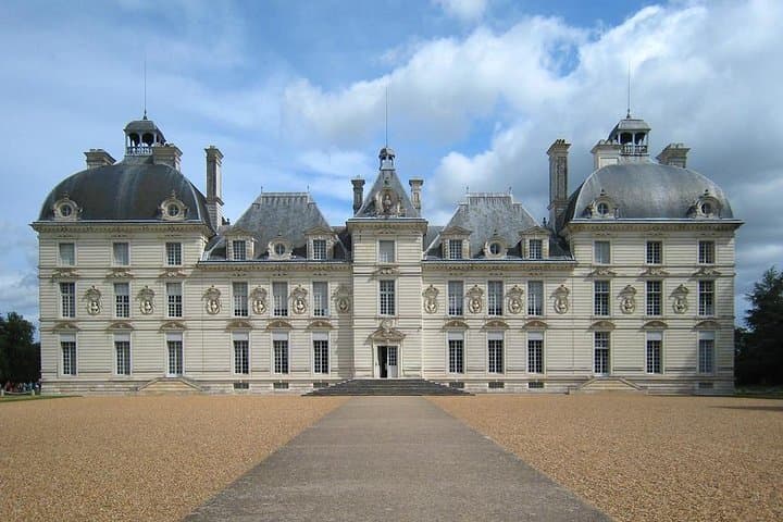 Private Loire Valley Castles Day Trip from Paris — Chambord, Chenonceau & Amboise photo 6